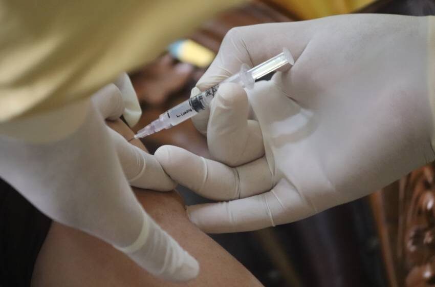 दुनिया की सबसे पहले corona vaccine को मंजूरी; ब्रिटेन ने Pfizer को मंजूरी दे दी, जो अगले सप्ताह जनता को देना शुरू कर देगा